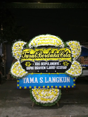 Papan Bunga Duka di Essang